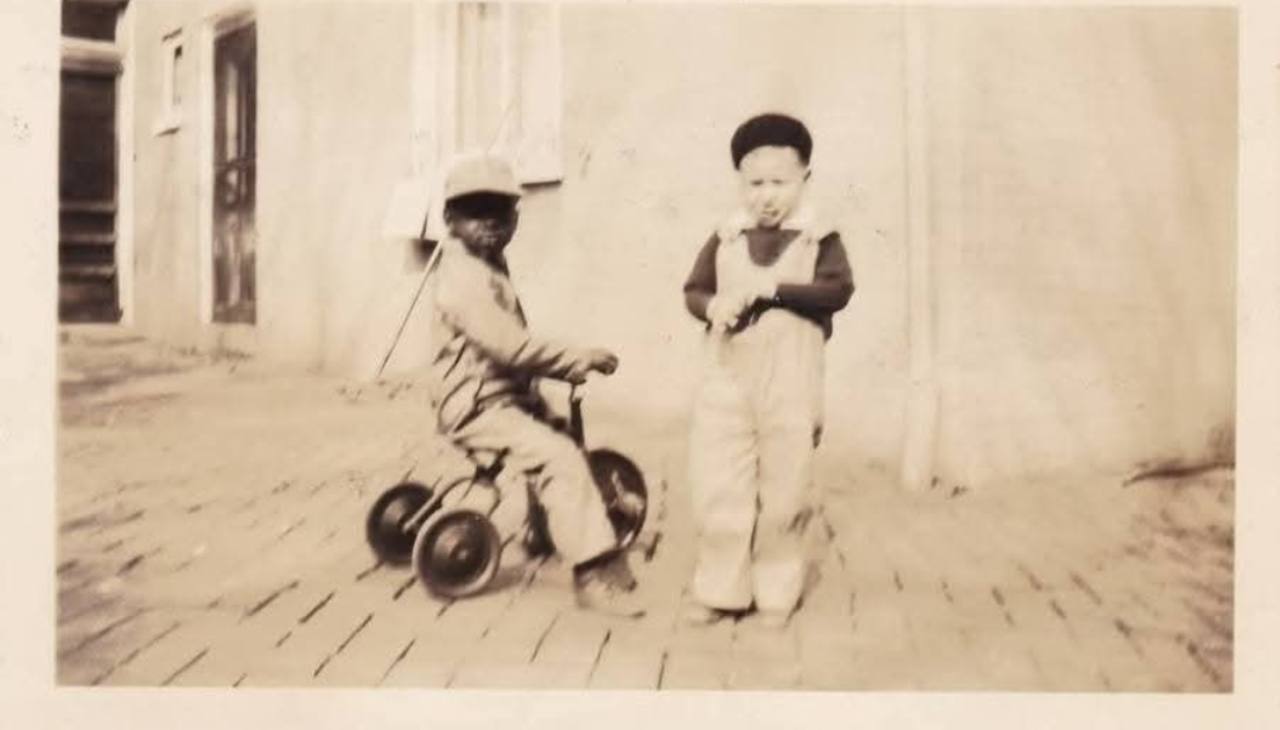 An afternoon outdoors. Thomas Sylvester Allen with a member of the du Pont family. Identification supplied by Johnny Thunder Allen.